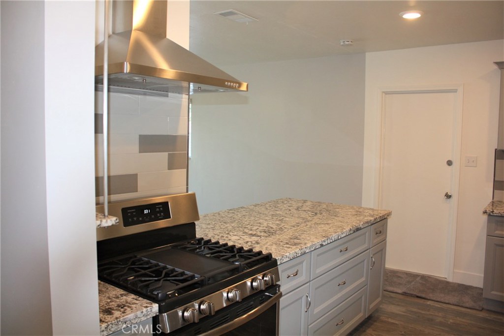 3035 Kathleen Street Riverside, CA 92506 - Photo 4 of 48