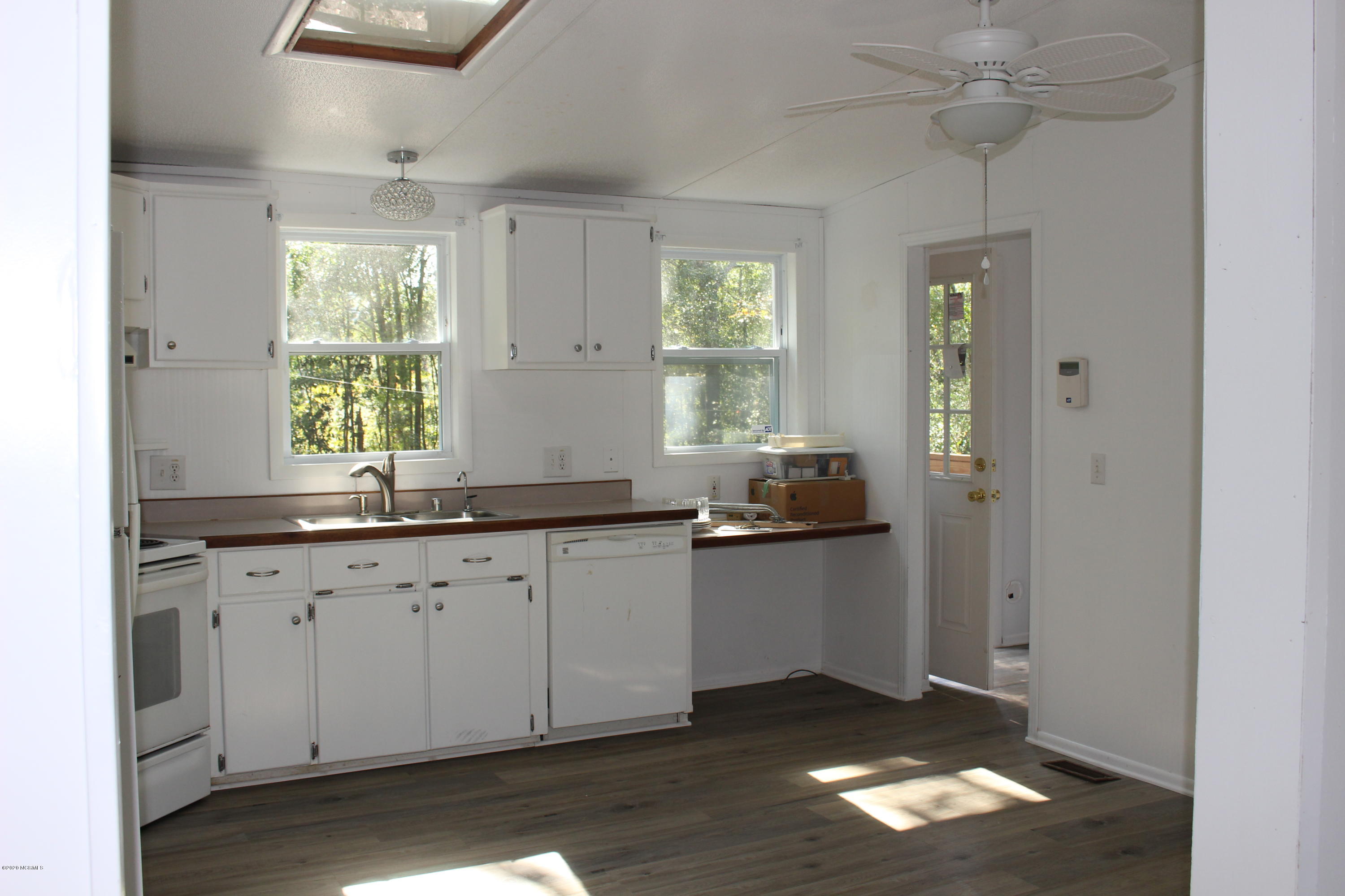 149 Maple Creek Road Southwest Supply, NC 28462 - Photo 8 of 19 Unpdated flooring