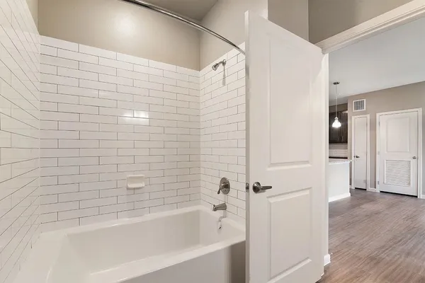 $1,910 | 3301 Gulf Freeway, Unit 1101, Texas City, TX 77568
