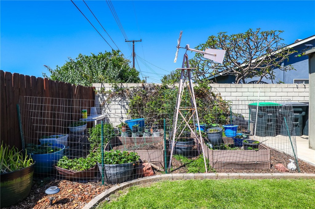 390 North Milford Road Orange, CA 92867 - Photo 33 of 34 Garden Area