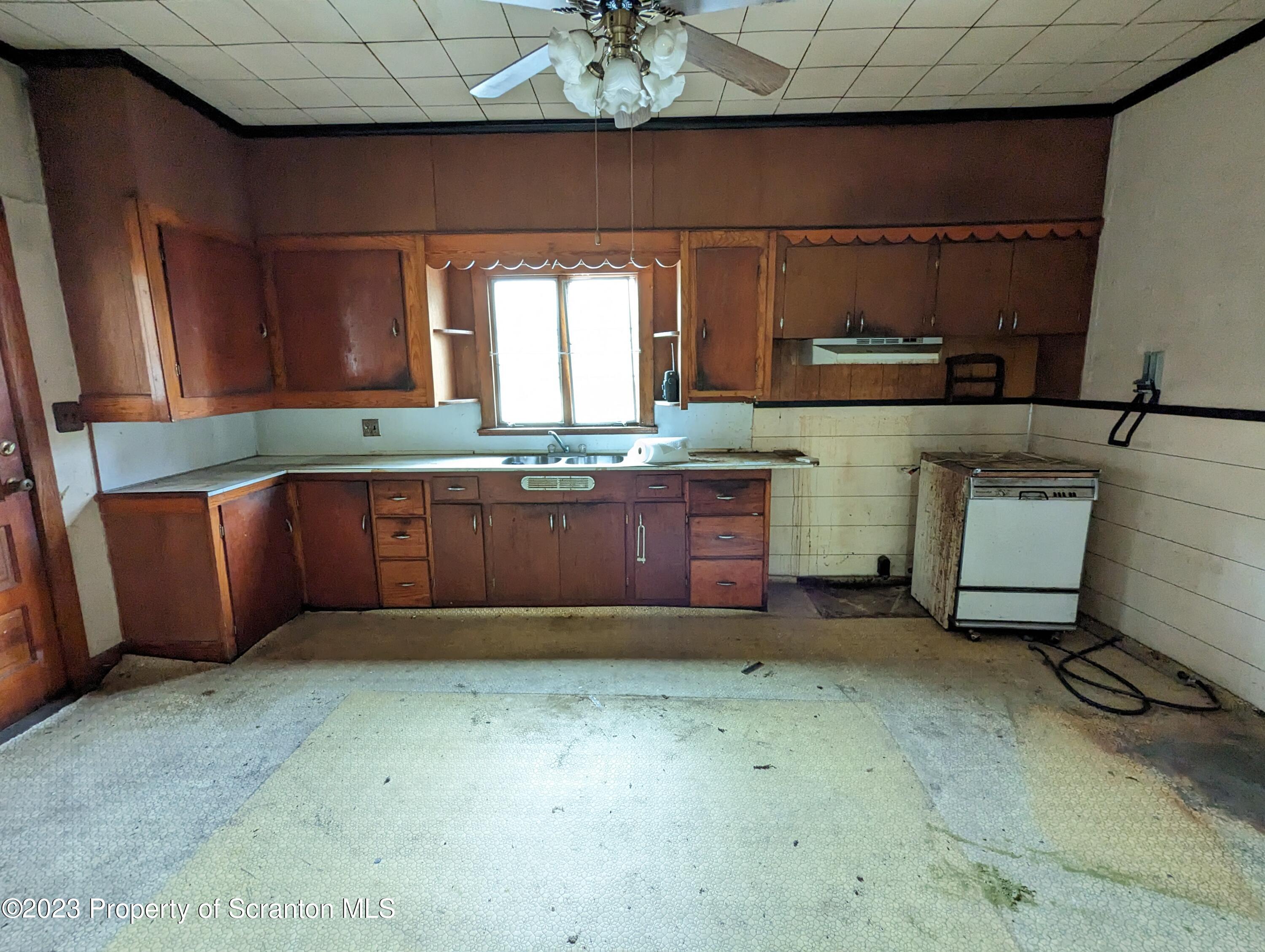 710 Edgebrook Drive Moosic, PA 18507 - Photo 4 of 19 a room with table chairs and mirrors