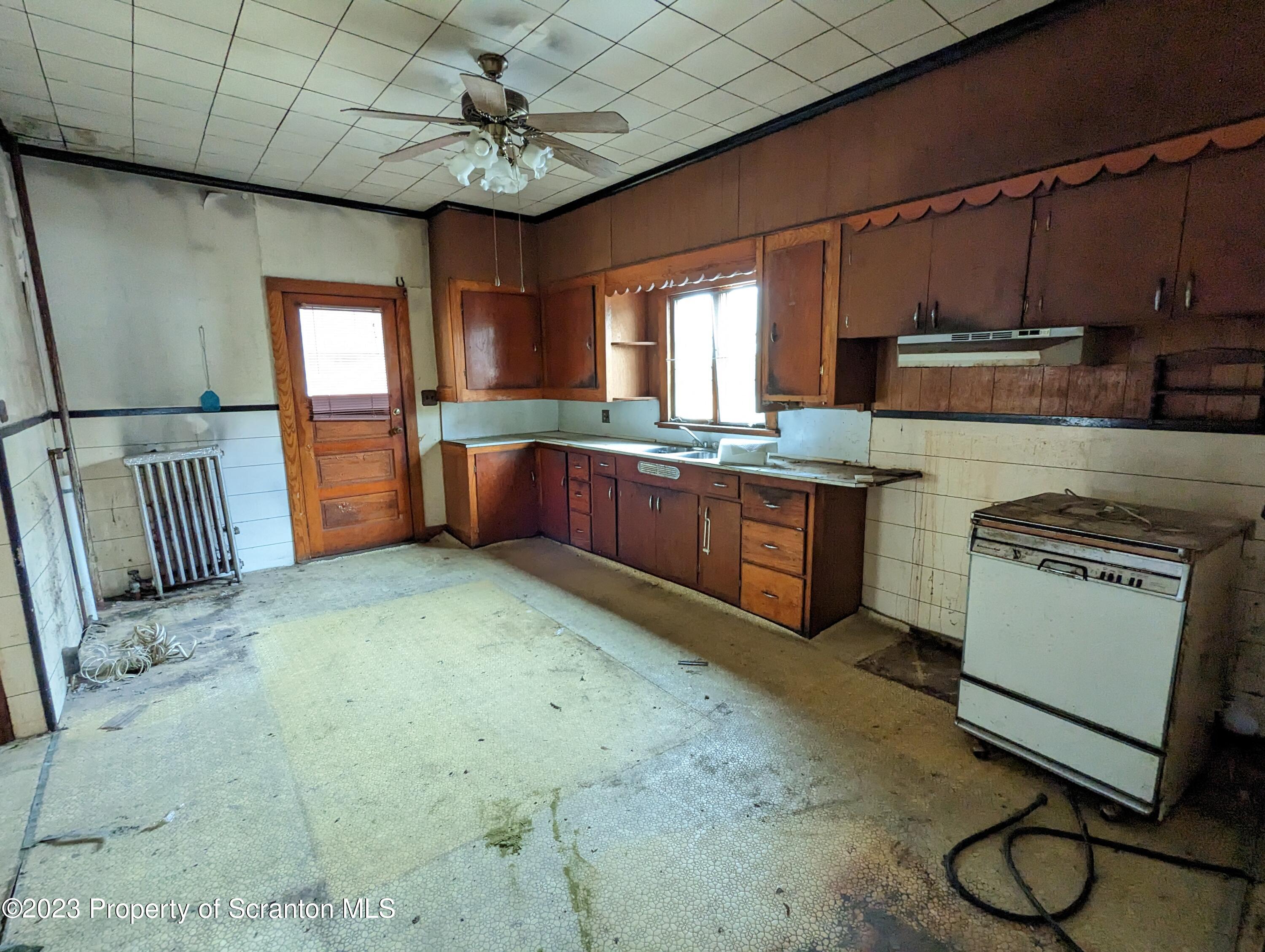710 Edgebrook Drive Moosic, PA 18507 - Photo 5 of 19 a kitchen with a stove a sink and a refrigerator