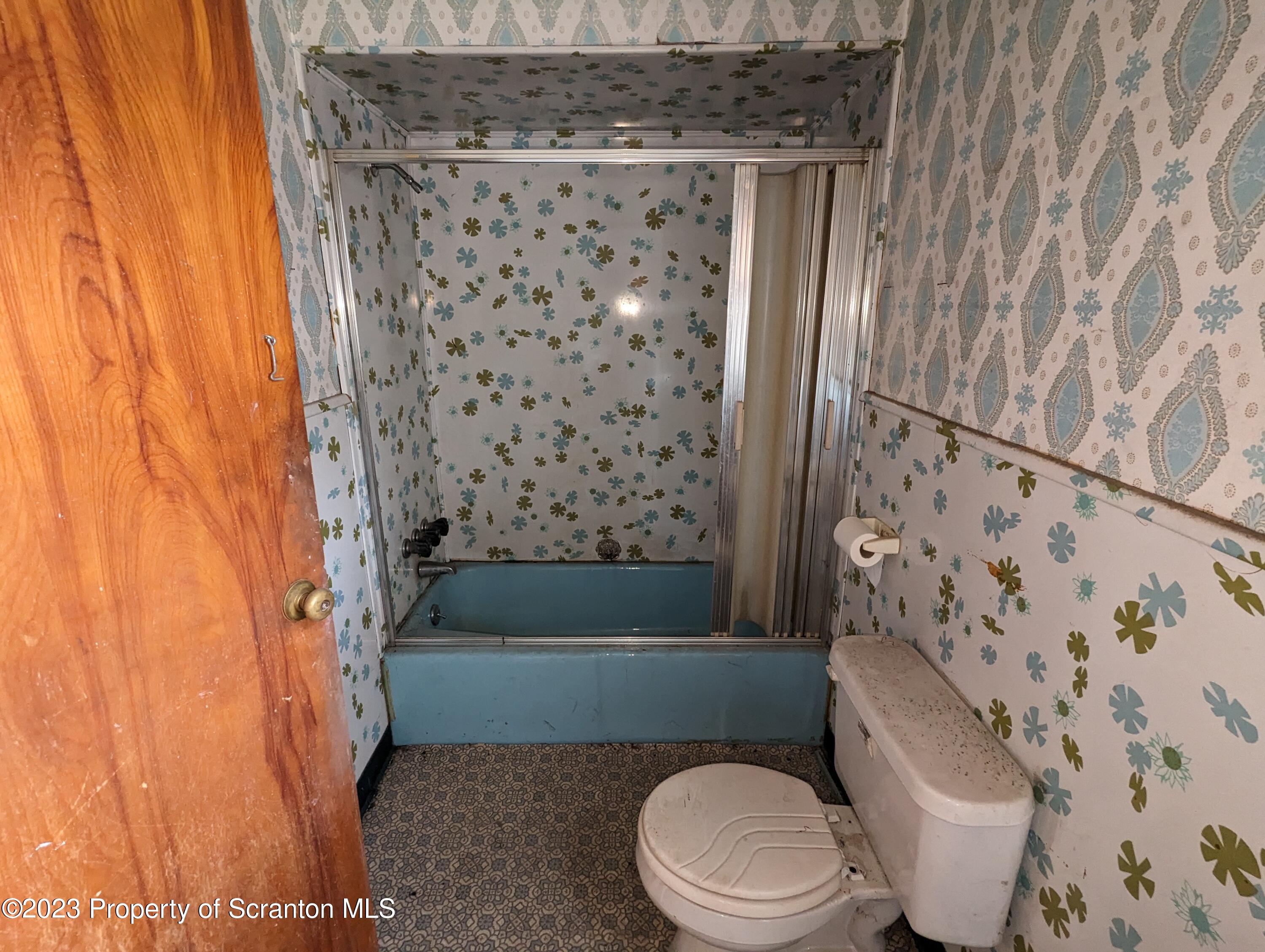 710 Edgebrook Drive Moosic, PA 18507 - Photo 6 of 19 a bathroom with a toilet and shower curtain