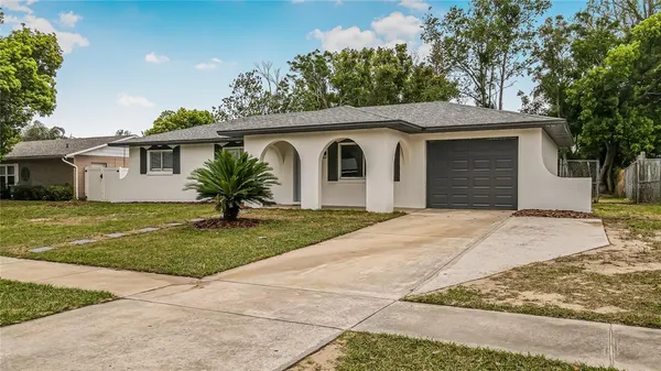 $299,900 | 2710 Lakewood Lane, Eustis, FL 32726