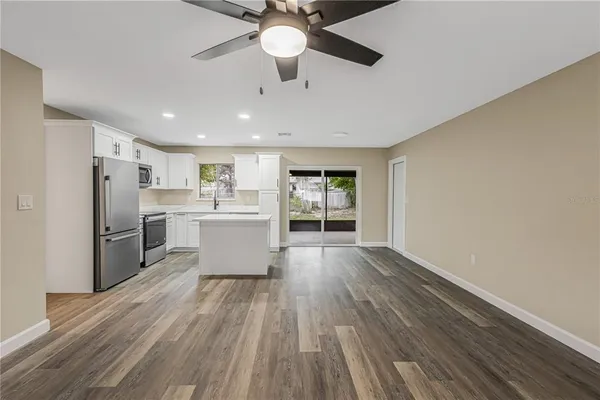 $299,900 | 2710 Lakewood Lane, Eustis, FL 32726