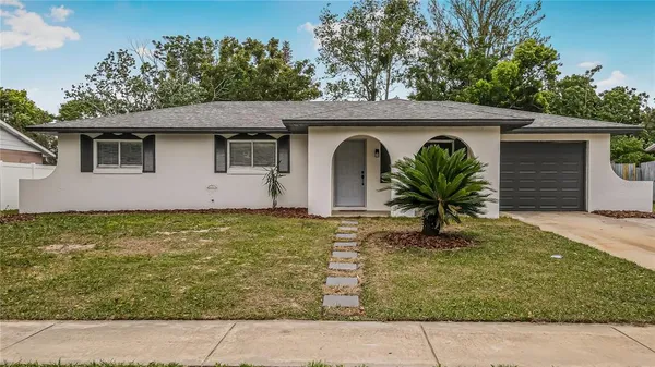 $299,900 | 2710 Lakewood Lane, Eustis, FL 32726