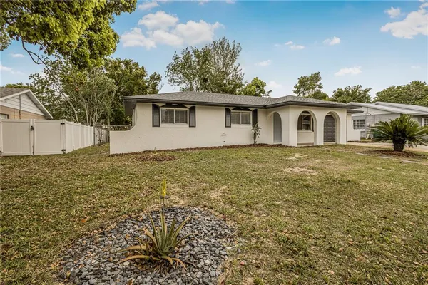 $299,900 | 2710 Lakewood Lane, Eustis, FL 32726