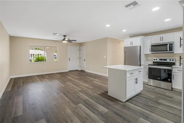 $299,900 | 2710 Lakewood Lane, Eustis, FL 32726