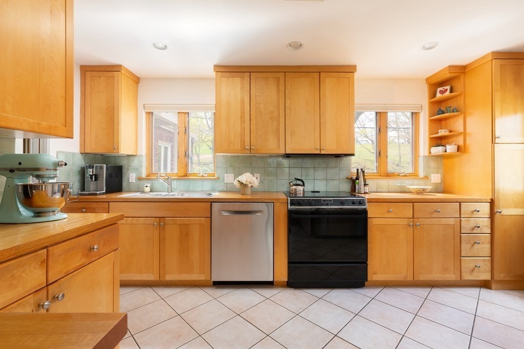 71 Jordan Road Brookline, MA 02446 - Photo 7 of 21 Gallery Image 7