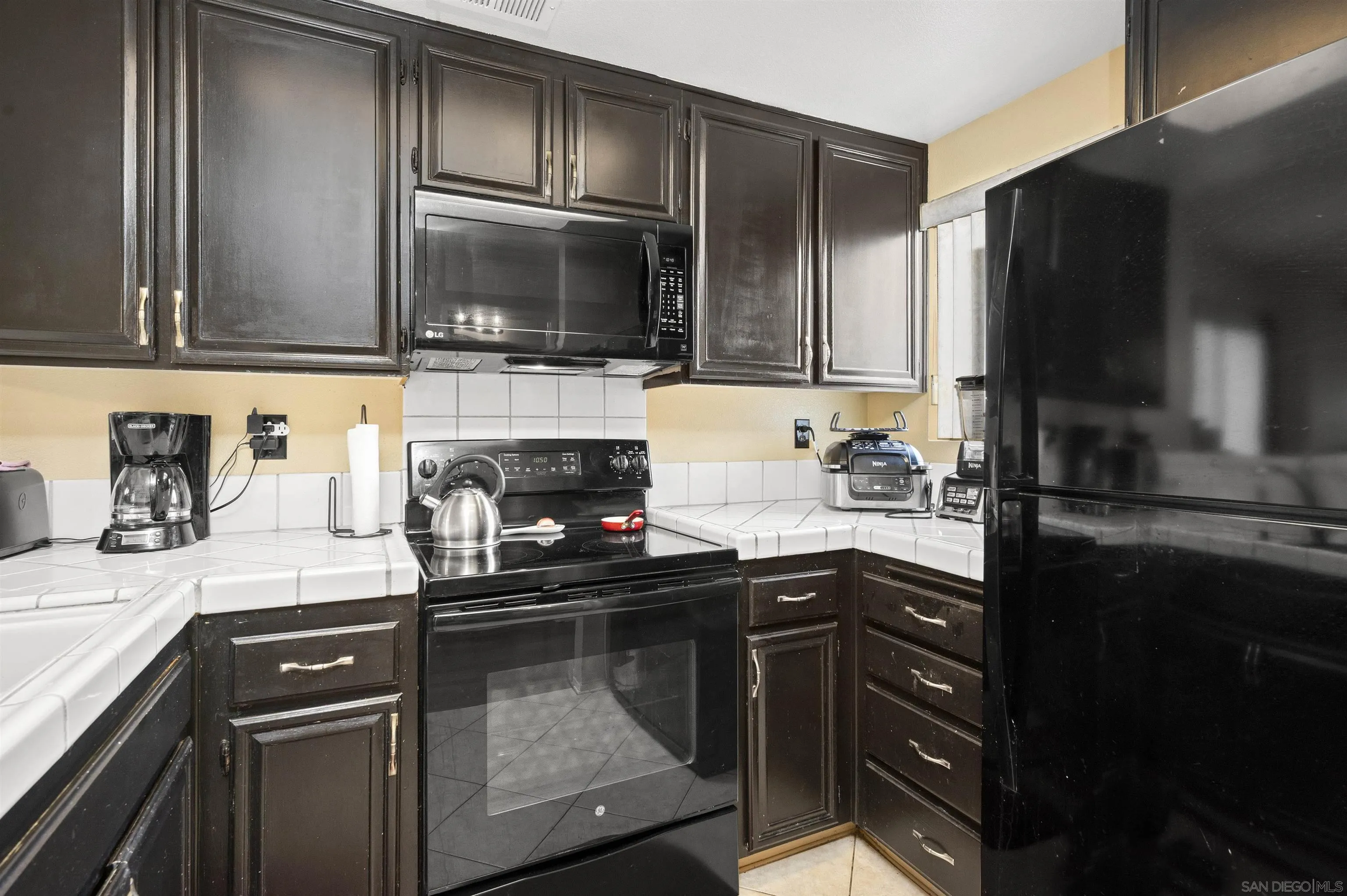 8951 Windham Court Spring Valley, CA 91977 - Photo 14 of 30 Gallery Image 14