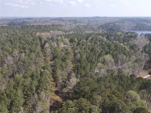 $279,900 | 735 Seabreeze Lake Road, Buchanan, GA 30113
