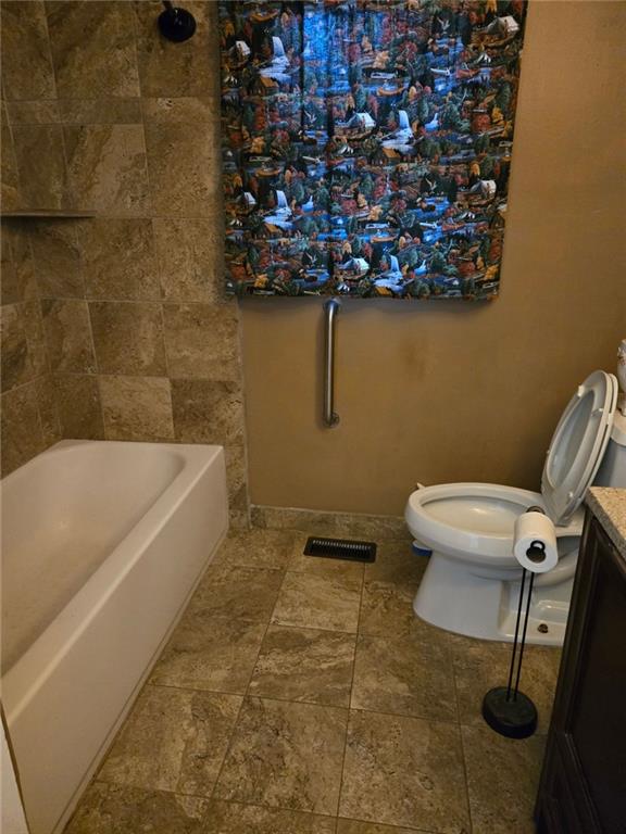 735 Seabreeze Lake Road Buchanan, GA 30113 - Photo 6 of 9 a bathroom with a toilet and a bathtub