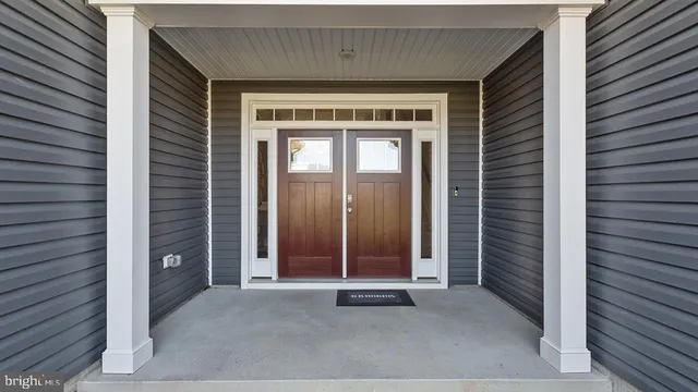 a view of entryway front of house