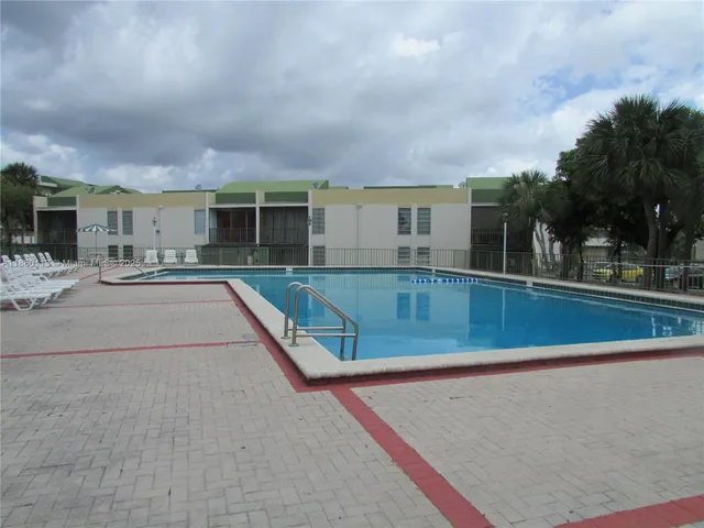 $1,800 | 8820 Fontainebleau Boulevard, Unit 105, Miami, FL 33172