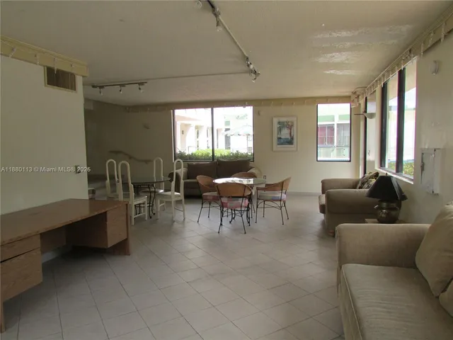 $1,800 | 8820 Fontainebleau Boulevard, Unit 105, Miami, FL 33172