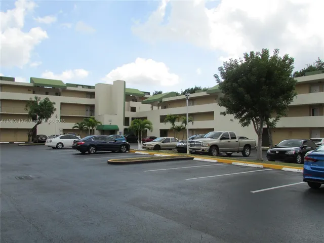 $1,800 | 8820 Fontainebleau Boulevard, Unit 105, Miami, FL 33172