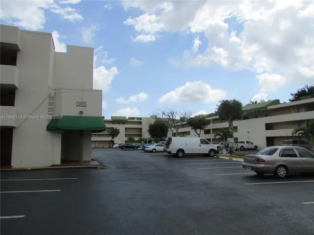 $1,800 | 8820 Fontainebleau Boulevard, Unit 105, Miami, FL 33172