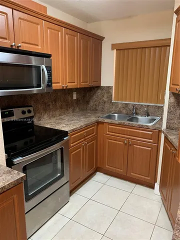 $1,800 | 8820 Fontainebleau Boulevard, Unit 105, Miami, FL 33172