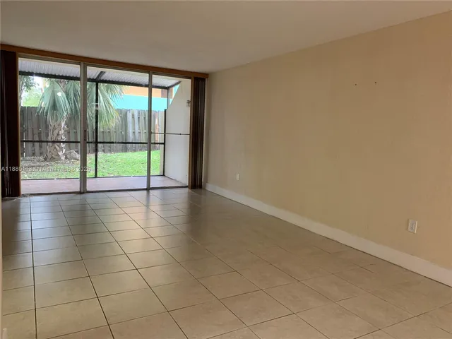 $1,800 | 8820 Fontainebleau Boulevard, Unit 105, Miami, FL 33172