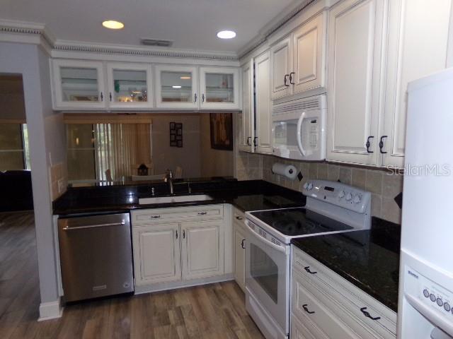 7630 Balharbour Drive New Port Richey, FL 34653 - Photo 5 of 17 a kitchen that has a sink and a stove