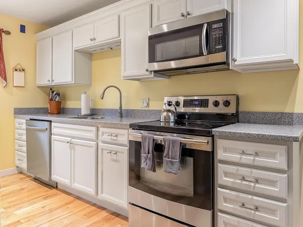 $369,000 | 105 Williams Lane, Unit 6C, Hartford, VT 05059