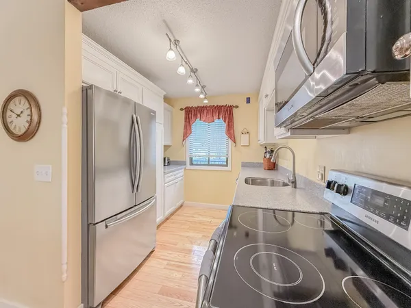 $369,000 | 105 Williams Lane, Unit 6C, Hartford, VT 05059
