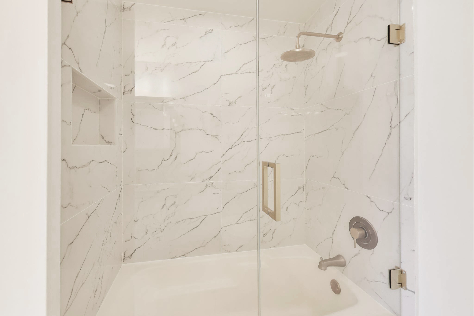 909 West Washington Boulevard, Unit 908 Chicago, IL 60607 - Photo 21 of 26 a bathroom with a shower