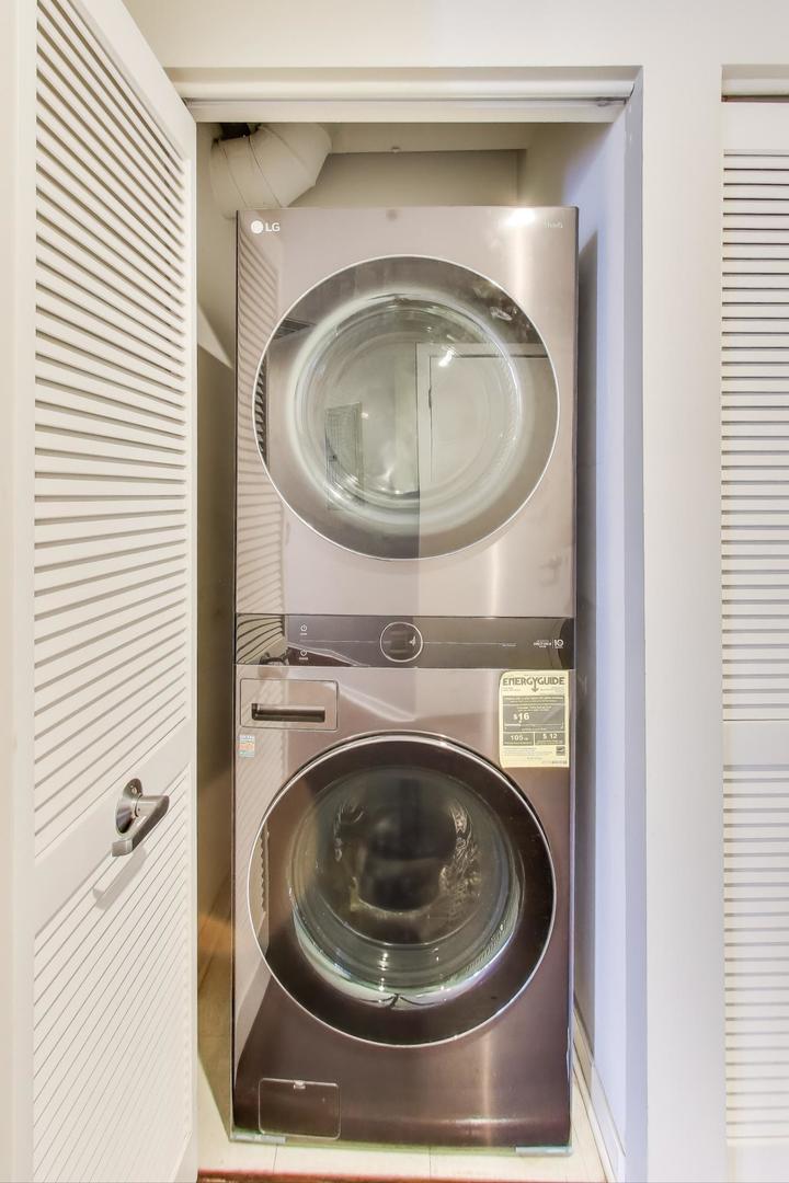 909 West Washington Boulevard, Unit 908 Chicago, IL 60607 - Photo 22 of 26 a close up view of washer and dryer