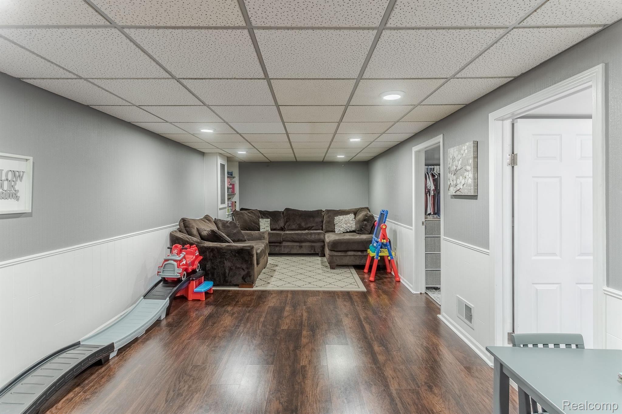 39990 Coronation Road Canton, MI 48188 - Photo 21 of 33 Gallery Image 21