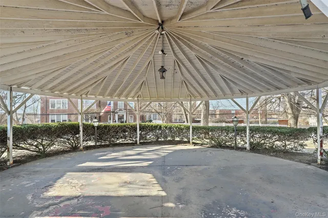 a picture of a book shelf