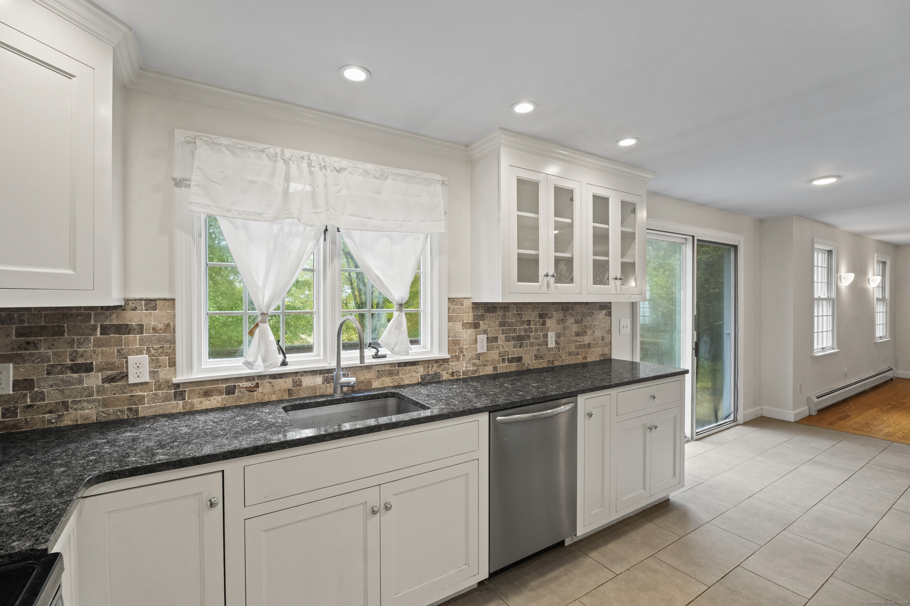 4 Judge Road Roxbury, CT 06783 - Photo 12 of 40