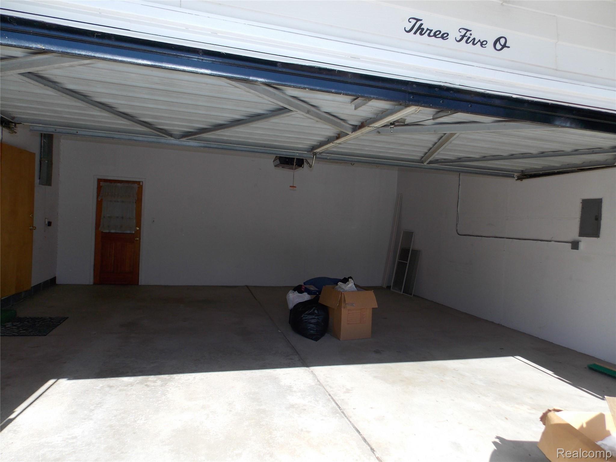 350 Shadywood Road Rochester, MI 48307 - Photo 22 of 27 DSCN3750.JPG