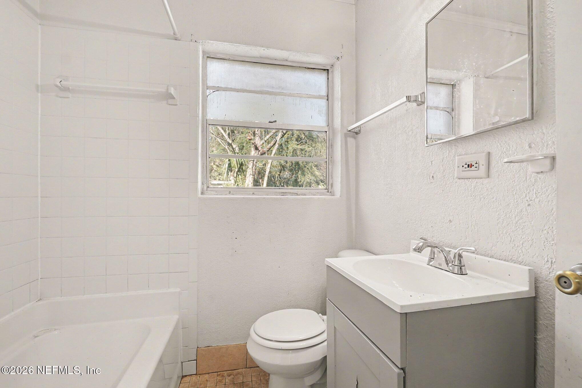 3661 Calla Drive Jacksonville, FL 32207 - Photo 5 of 16 a bathroom with a sink a toilet and shower