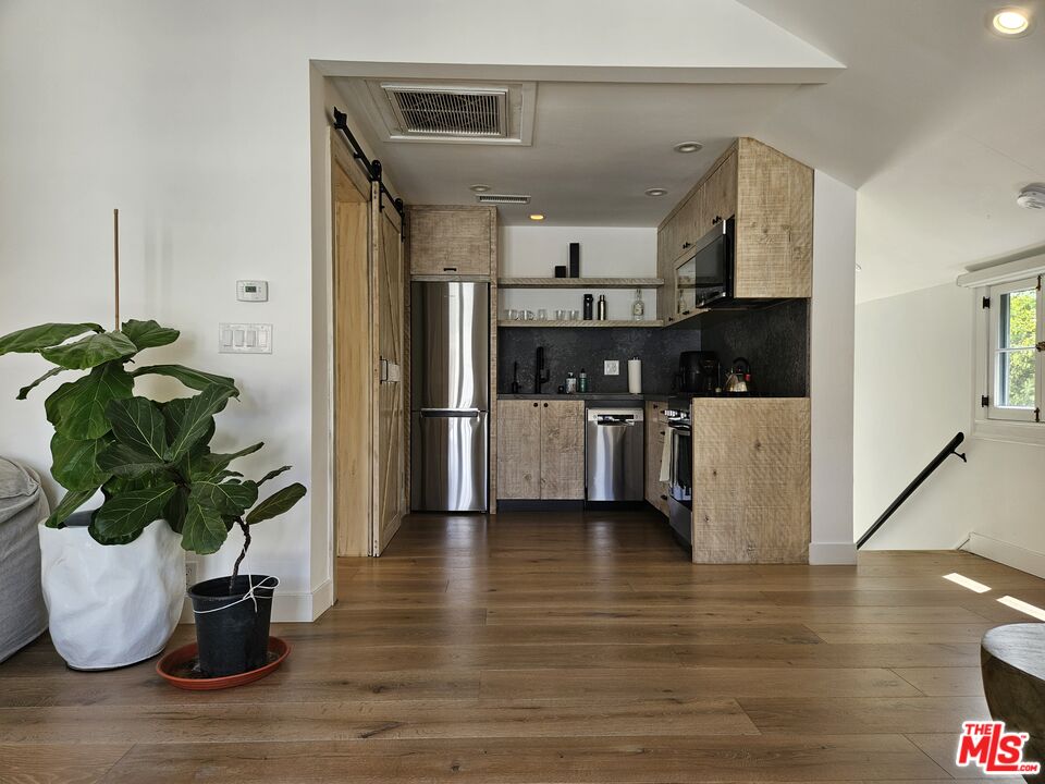 212 South Muirfield Road Los Angeles, CA 90004 - Photo 4 of 20