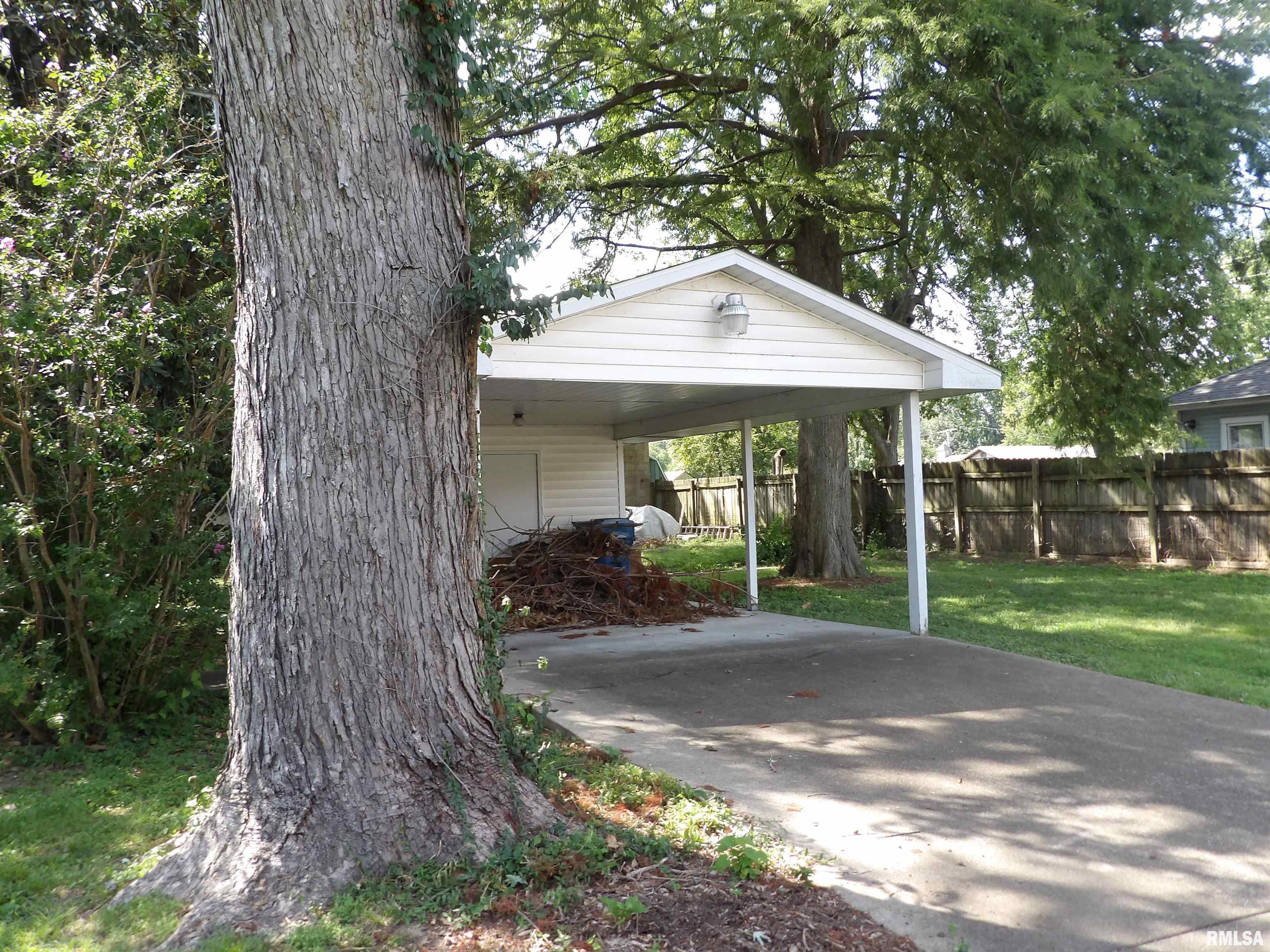201 West Reed Street Benton, IL 62812 - Photo 30 of 32