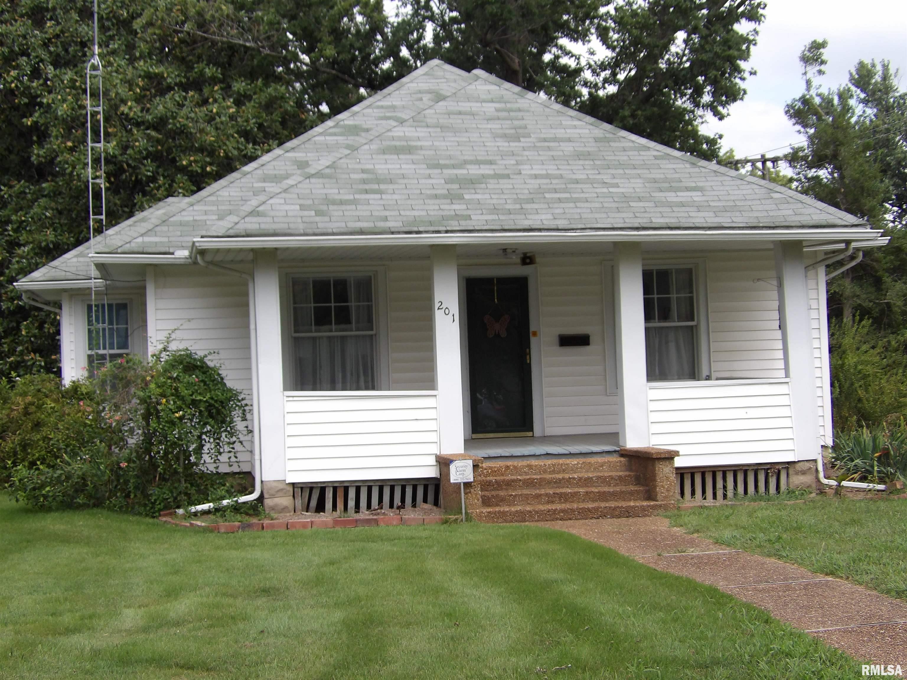 201 West Reed Street Benton, IL 62812 - Photo 3 of 32