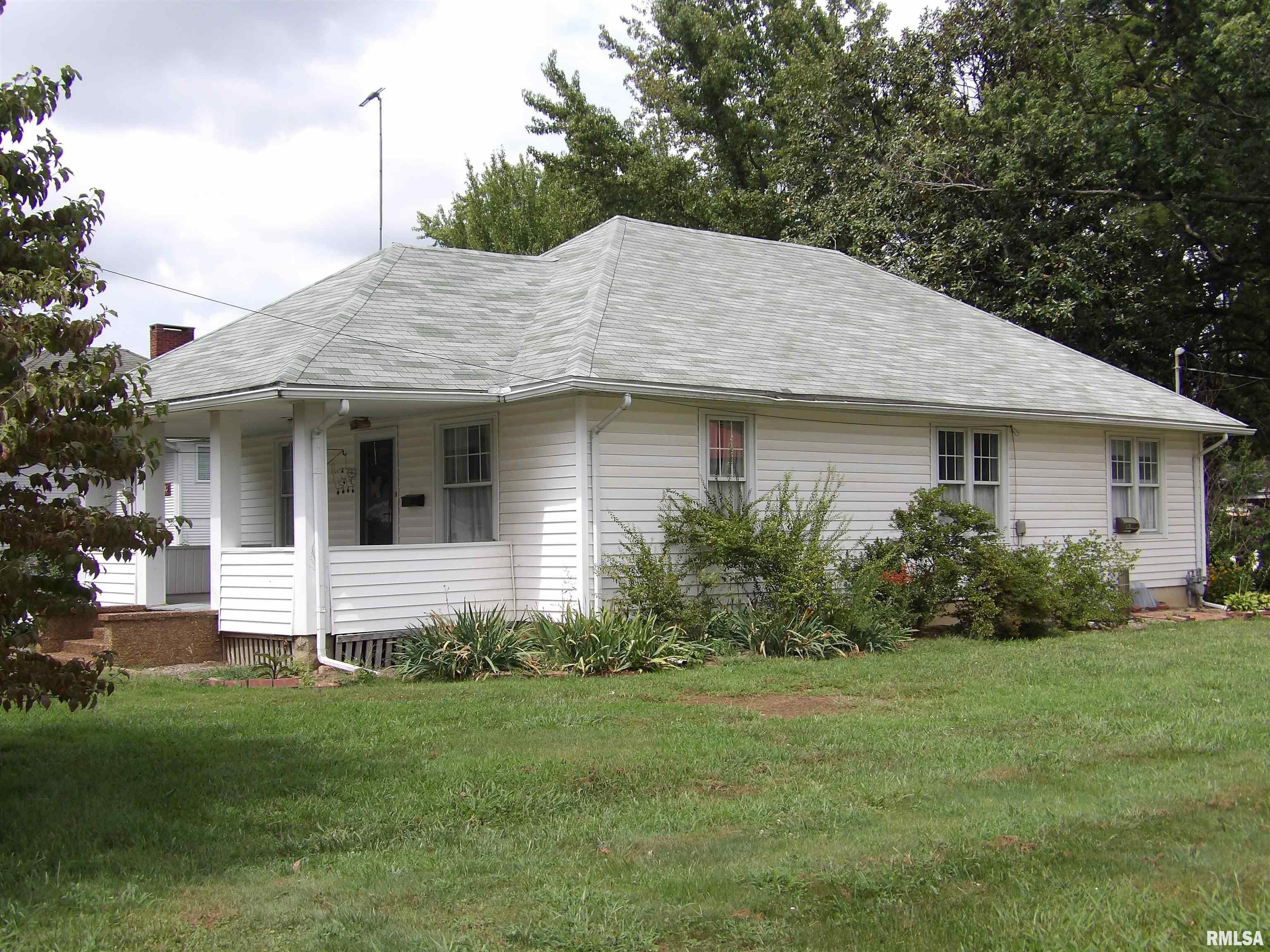 201 West Reed Street Benton, IL 62812 - Photo 5 of 32