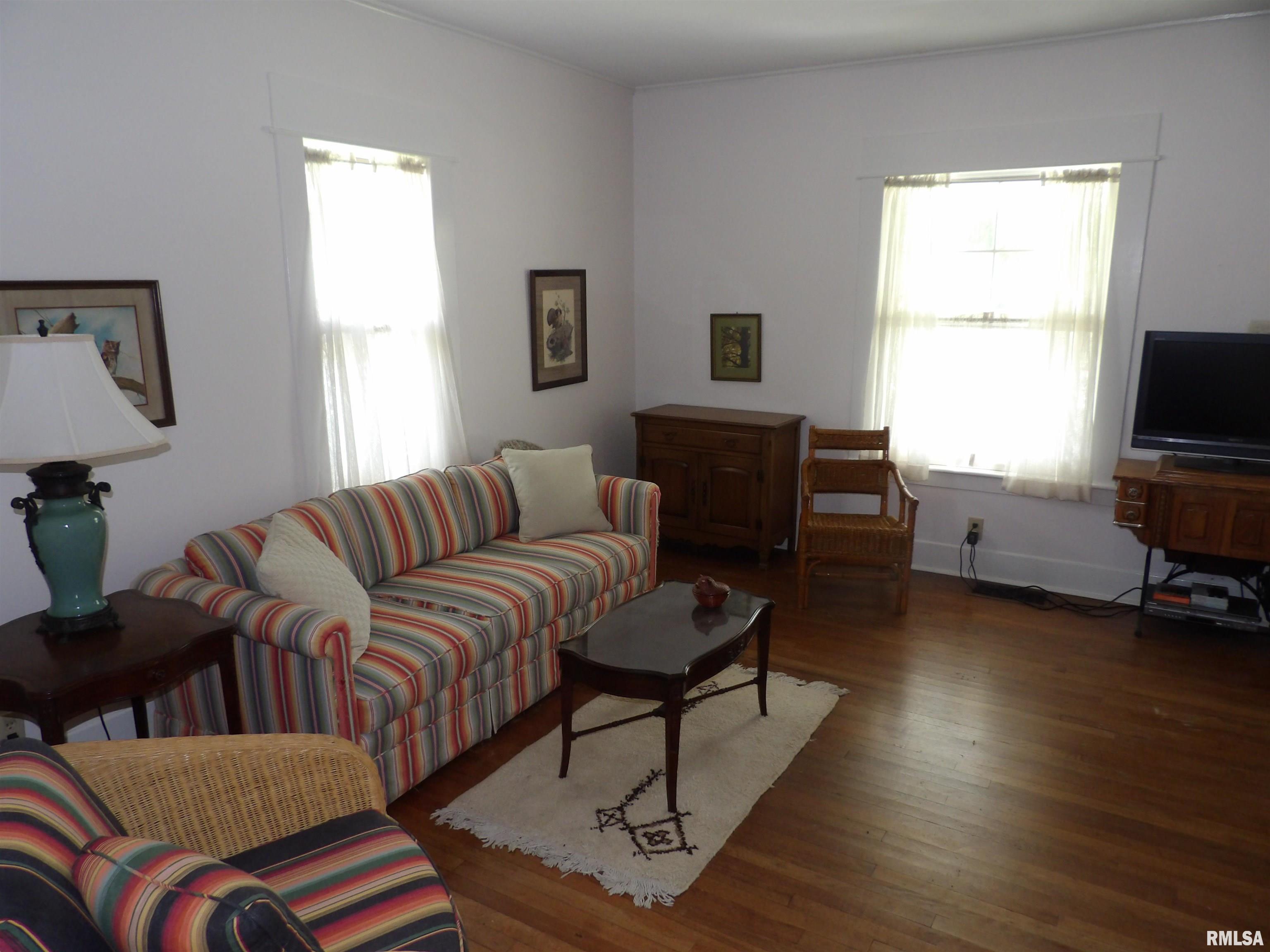 201 West Reed Street Benton, IL 62812 - Photo 7 of 32