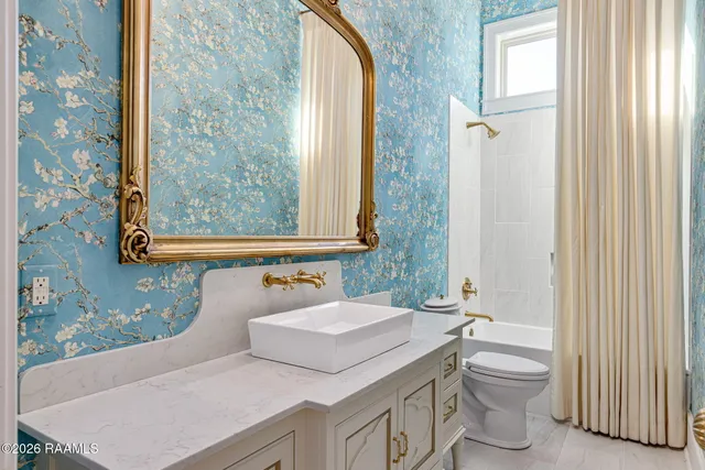 $1,995,000 | 207 Kingfisher Drive, Lafayette, LA 70508