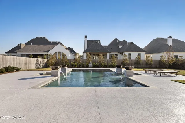 $1,995,000 | 207 Kingfisher Drive, Lafayette, LA 70508