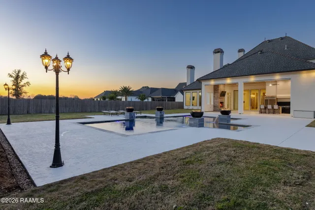 $1,995,000 | 207 Kingfisher Drive, Lafayette, LA 70508