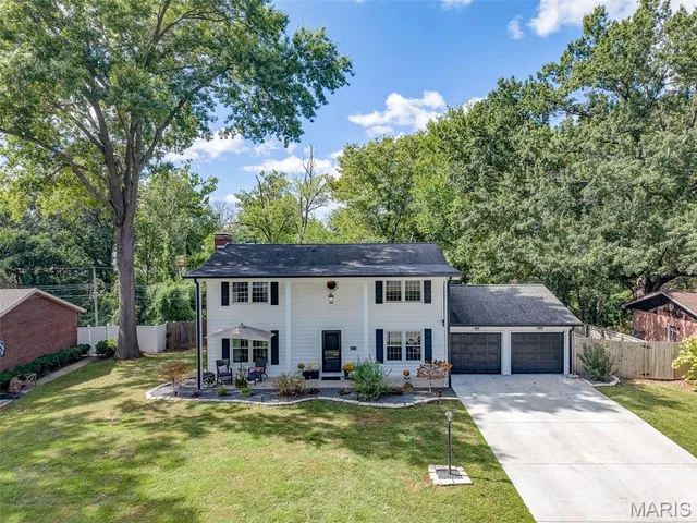 $303,000 | 4918 Chateau Drive, Godfrey, IL 62035