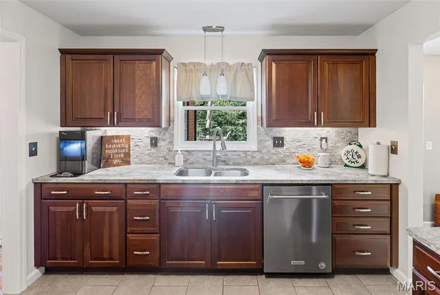 $303,000 | 4918 Chateau Drive, Godfrey, IL 62035