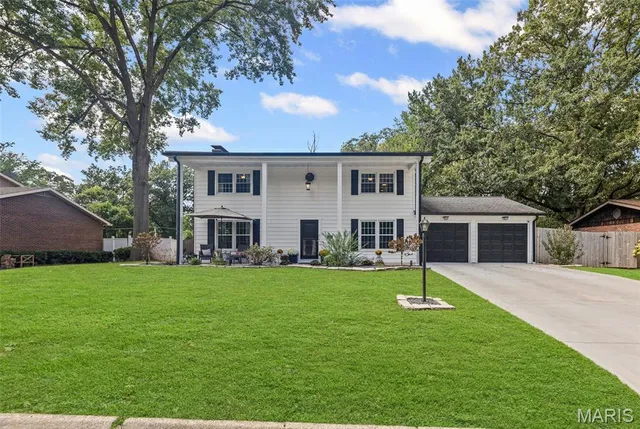 $303,000 | 4918 Chateau Drive, Godfrey, IL 62035