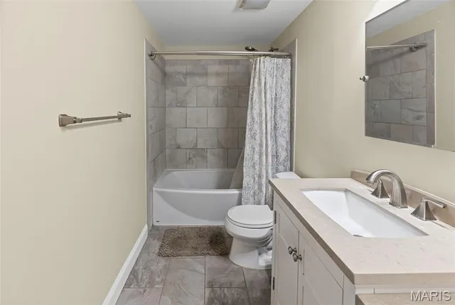 $303,000 | 4918 Chateau Drive, Godfrey, IL 62035