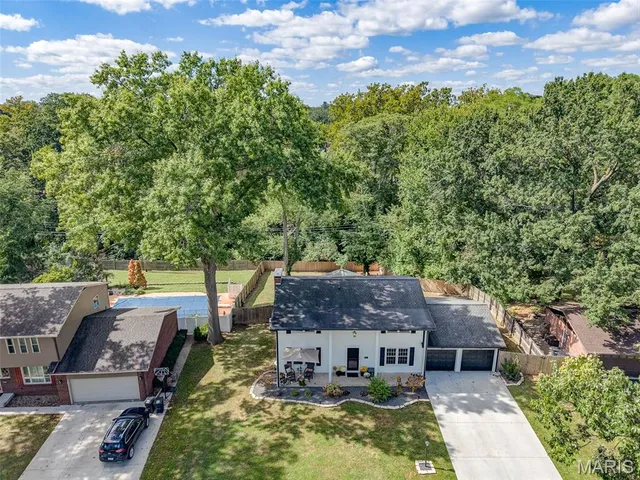 $303,000 | 4918 Chateau Drive, Godfrey, IL 62035