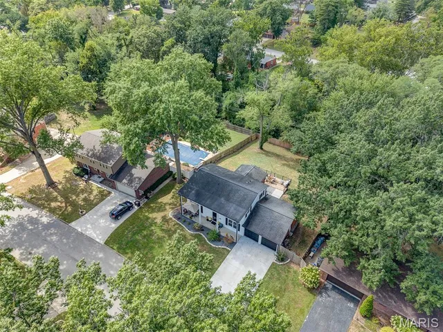 $303,000 | 4918 Chateau Drive, Godfrey, IL 62035