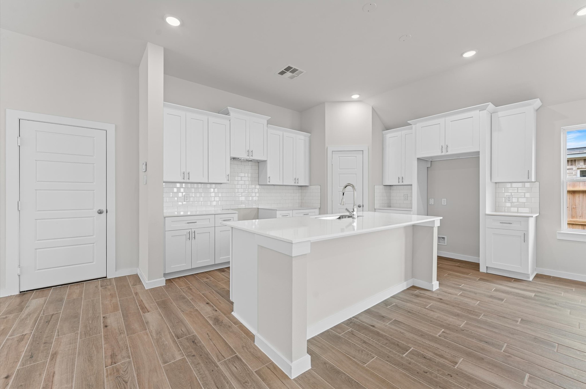 3214 Emerald Hls Drive Angleton, TX 77515 - Photo 10 of 18