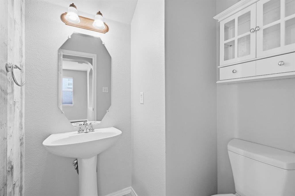 5229 Westheimer Road Fort Worth, TX 76244 - Photo 20 of 39 a bathroom with a sink a toilet and mirror