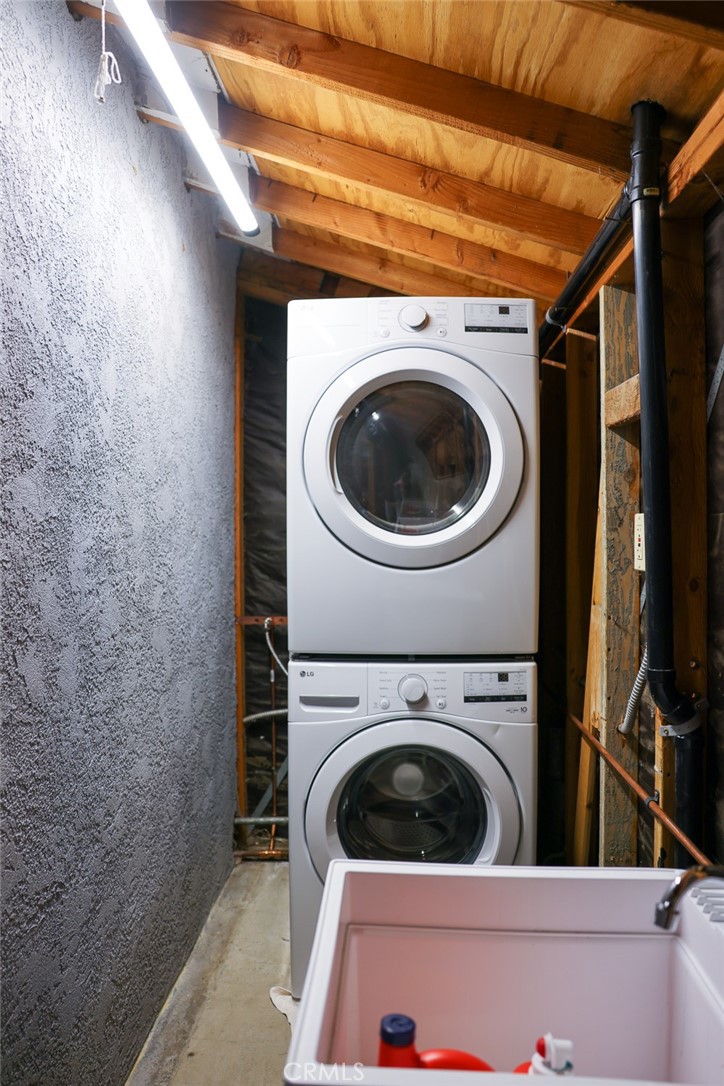 11253 Segrell Way Culver City, CA 90230 - Photo 17 of 17 a utility room with dryer and washer